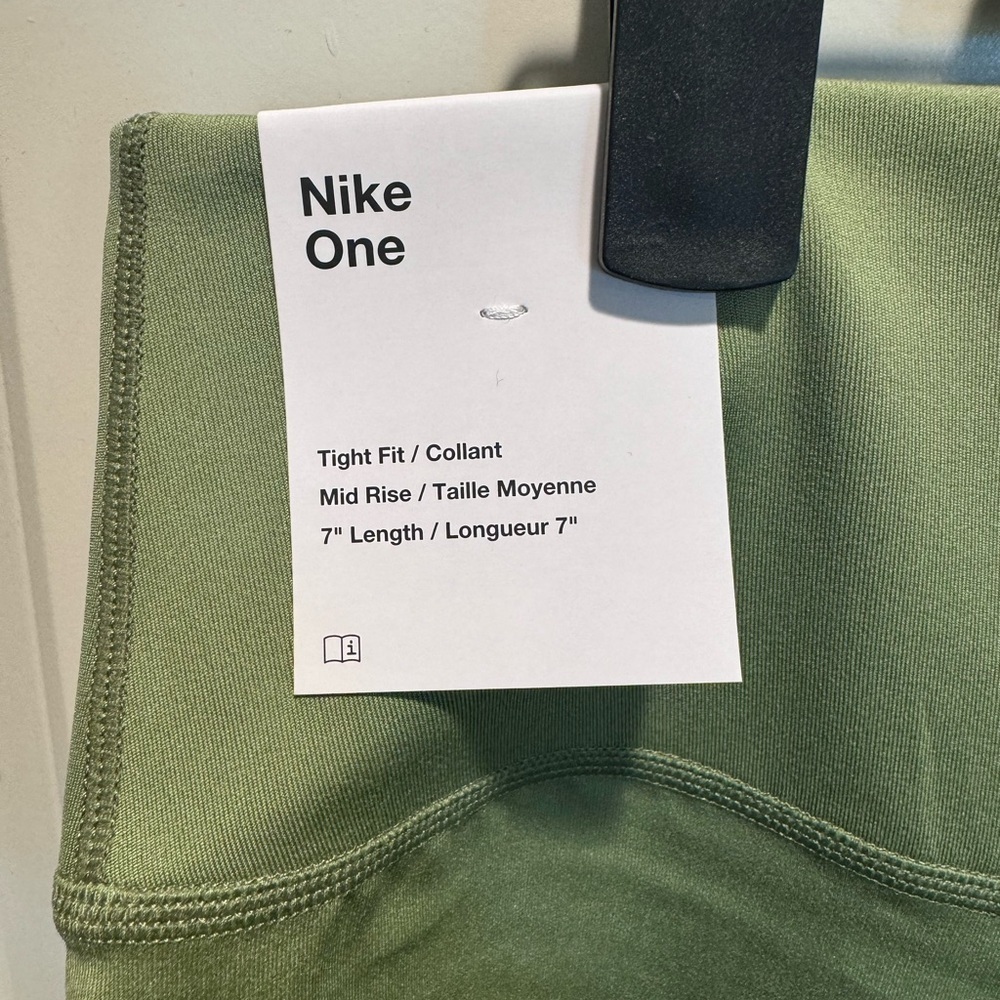 Nike Green Athletic Shorts Mid Rise - Picture 3 of 4